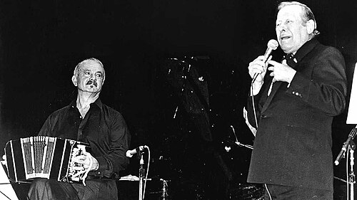 Astor Piazzolla — Astor Piazzolla con el cantante de tangos Roberto Goyeneche.