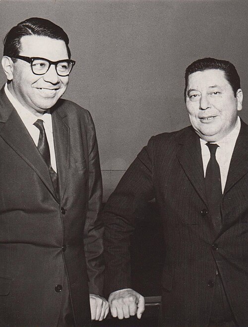Atahualpa Yupanqui con Ariel Ramírez, ca.1962. Colección Museo del Teatro Municipal 1° de Mayo.