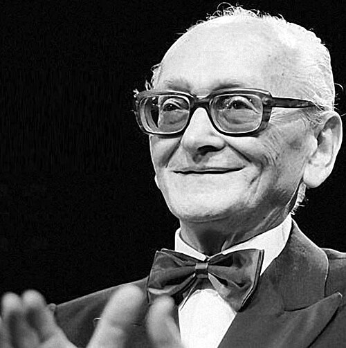 Osvaldo Pugliese — Osvaldo Pugliese en traje de gala
