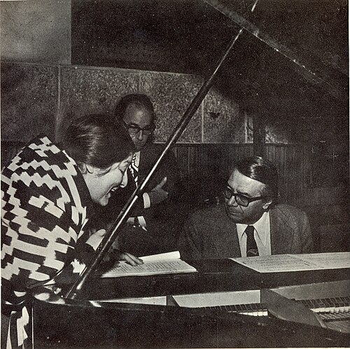 Mercedes Sosa junto a Félix Luna y Ariel Ramírez durante las grabaciones de "Cantata Sudamericana" (1972)