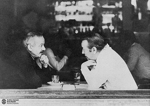 Roberto Goyeneche — Roberto Goyeneche y Astor Piazzolla en un bar porteño, c.1970.