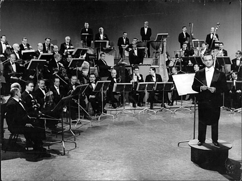 Astor Piazzolla — Astor Piazzolla y su orquesta se presentan en Canal 13, en 1963.