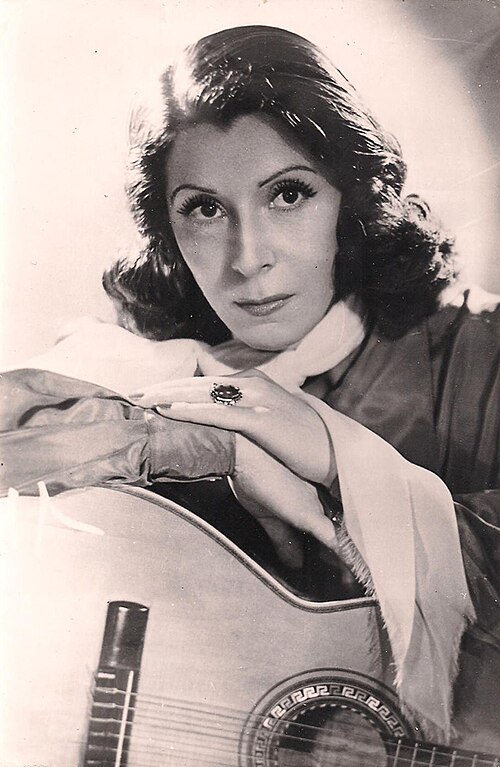 Nelly Omar — Retrato de Nelly Omar con guitarra