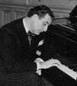 Enrique Delfino — Enrique Delfino al piano