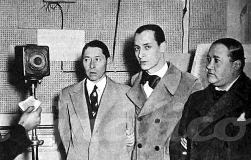 Celedonio Esteban Flores — Irineo Leguisamo, Julián Centeya y Celedonio Flores en un programa radial a fines de los años 30.